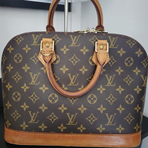 SOLD // Authentic Louis Vuitton Alma pm monogram - Picture 3 of 14